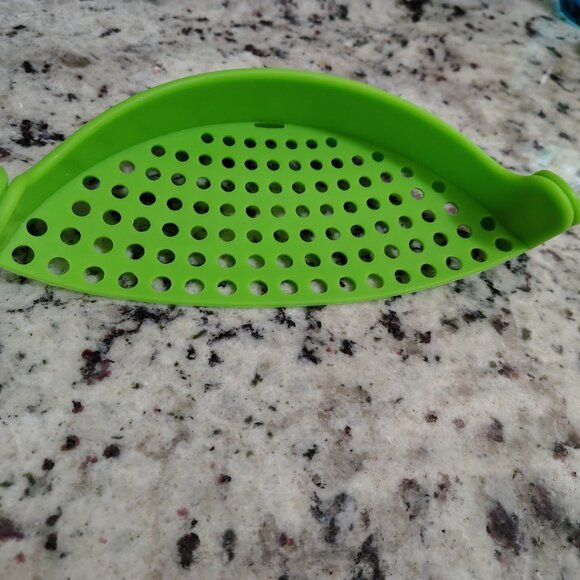 Silicone clip on strainer - Picture 3 of 7